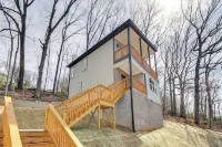 6 Mi to Chattanooga: Home w/ Balcony & Dtwn Views! - balcony