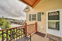 Scenic Views! Ski-in/Ski-Out Condo in Beech Mtn - 발코니