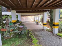 Country House Hostel - parking