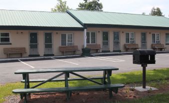 Evergreen Motel