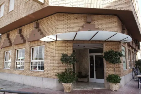 Hotel Herreros Отели рядом с достопримечательностью «Университет Хайме I»