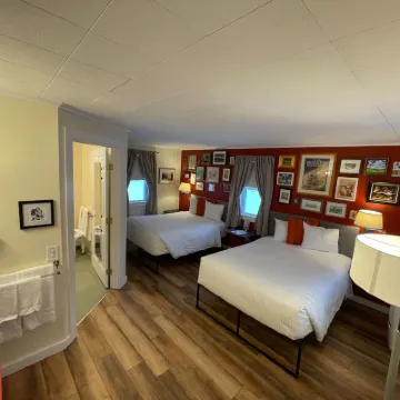 Sleep Woodstock Motel Hotels near Skyeship Express Stage 1