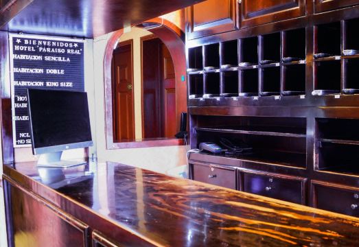 이달고 호텔 실내 전경