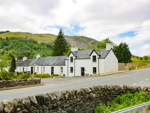 Alma Cottage Hotels in Crianlarich