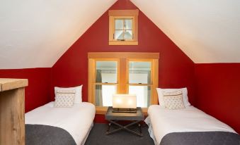 East Side Hideaway 3 Bedroom Condo by RedAwning