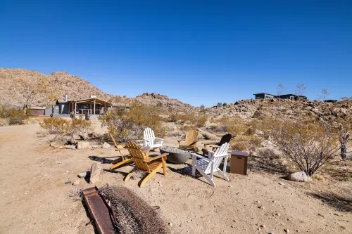 Dreamspace - Hot Tub, Fire Pit, 5 Min. to Park 2 Bedroom Home by RedAwning Hotels in Joshua Tree