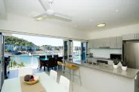 Beachside Magnetic Harbour Apartments Hotel a Magnetic Island