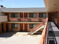 Esquire Inn فنادق في إلكو