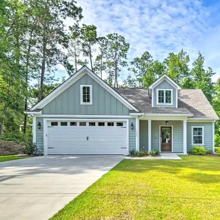 Charming Pawleys Island Home ~ 4 Mi to Beach!