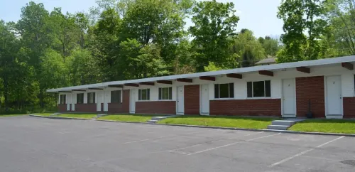 Paramount Motel Hotels in Smithfield Township