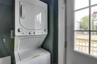 舒適的斯塔克維爾公寓：步行至主街！ - 停車場