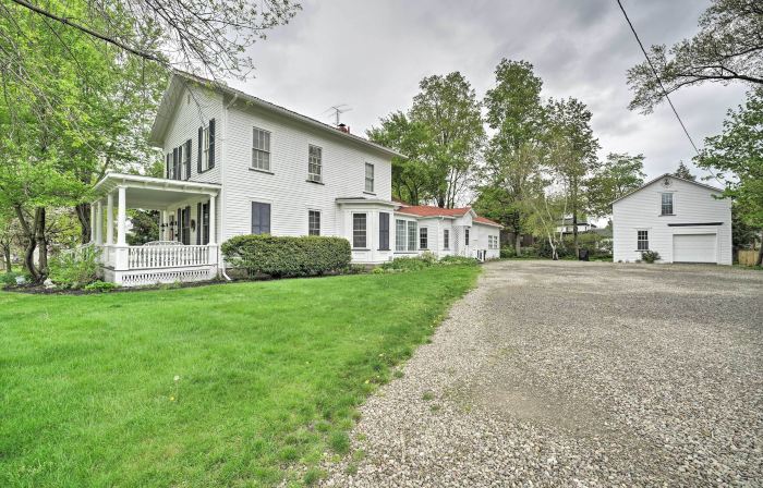 Historic Westfield Home 2 Mi to Lake Erie!