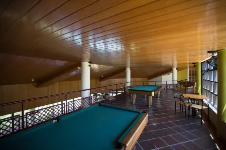 HI Almada - Pousada de Juventude Отели в г. Альмада