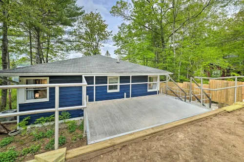 Northern Nights Beachfront Cottage in Kalkaska - parking
