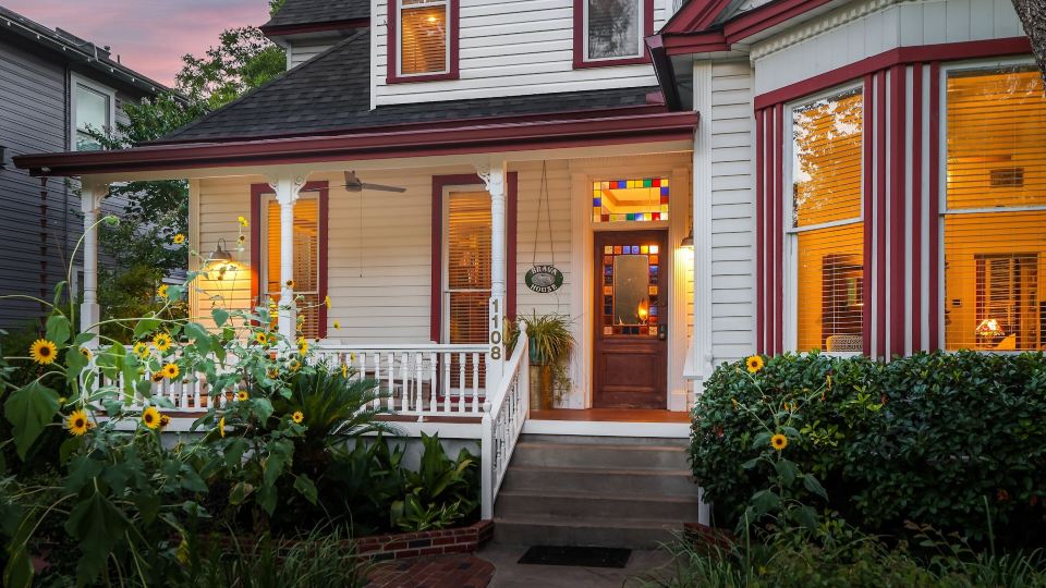 Brava House Bed and Breakfast