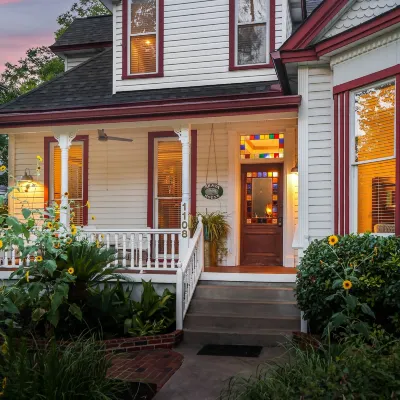Brava House Bed and Breakfast Hotels near Austin Amtrak Station