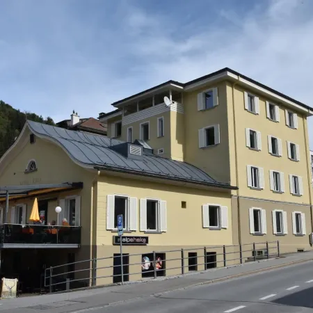 Hotel Rätia