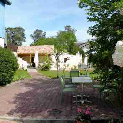 Logis Hôtel le Pont Bernet Hotel Exterior