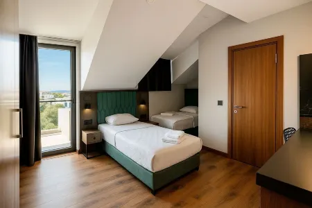 Shelton Airport Hotel