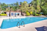 Beautiful Whittier Condo w/ Deck + Mtn Views! - Apartments