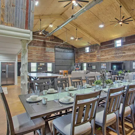 'The Copper Roost': Lake Texoma Escape w/ Hot Tub