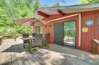 Rose City Cabin w/ Fire Pit & Lake Access - 3-stjärniga