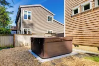Modern Arch Cape Home Ocean View, Steps to Beach! - spa