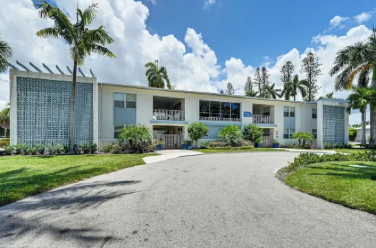 Coastal Downtown Naples Condo - Walk to the Beach!