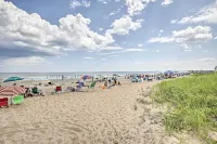Old Orchard Beach Home w/ Patio: Walk to Beach - Apartments