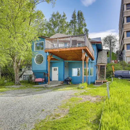 Rustic Anchorage Hideaway Walk to Coastal Trail!