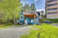 Rustic Anchorage Hideaway Walk to Coastal Trail!