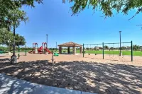 Spacious Litchfield Park Home w/ Yard, Heated Pool - Homestays