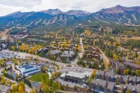 Walk to Ski Shuttle! Breckenridge Cabin w/ Hot Tub - Spa