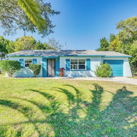 Spring Hill Home - 3 Mi to Weeki Wachee Springs!