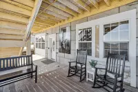 Ski and Relax Mtn-View Apt with Deck in Virginia City