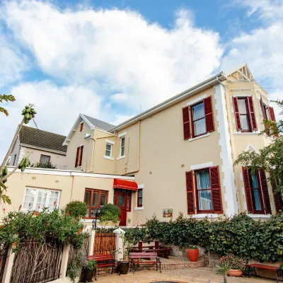 Carmichael House Boutique Hotel Отели рядом с достопримечательностью «Родос Мемориал»