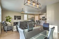 Spacious Aurora House w/ Yard ~ 10 Mi to Dia!