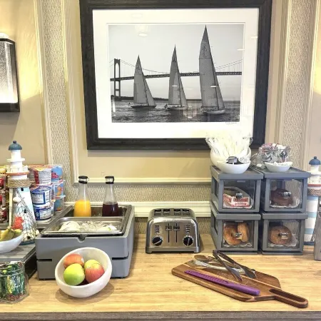 Newport Beach Hotel & Suites