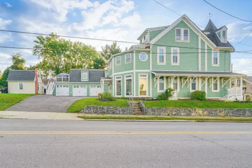 Epic Brunswick Apartment with Deck! - 3-Star