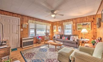 Quaint and Scenic Country Cottage, 3 Mi to New River
