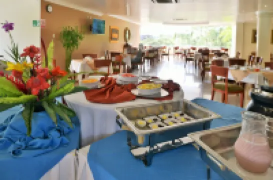 Gran Hotel de Lago - El Coca فنادق في 