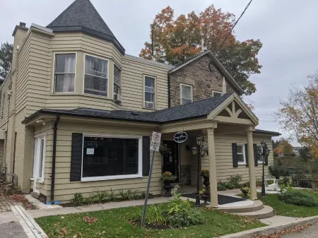 Inn at the Falls Отели в г. Брейсбридж