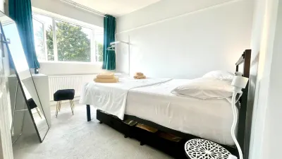 Modern 1 Bedroom Apt in Maidenhead nr River Thames Hotels near The Tea-Pot Cafe