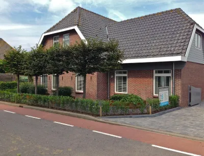 Shared Garden Apartment Retreat Hotel dekat Deltapark Neeltje Jans