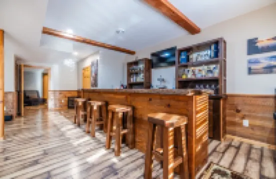 DEVILS LAKE ESCAPE -NEW OWNERS!!  SLEEPS 12 -8 BEDS WALK TO THE PARK