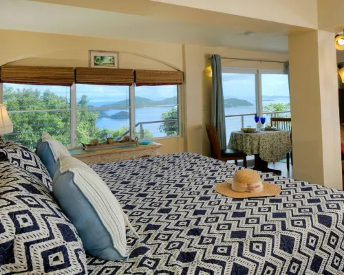 Couples Retreat, Sweeping VIEWS, Kayaks Await at the Beach! Hotels in Coral Bay