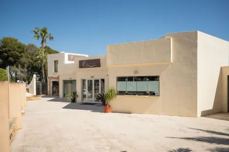 Apartamentos Azul Playa Отели рядом с достопримечательностью «Castillo de Santueri»