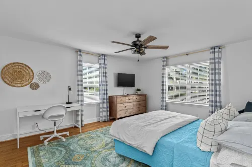 Deacon Stays: The Oak Crest - Walk to The Grounds