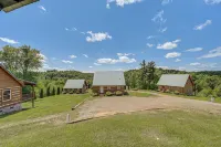 2 Mi to Mabry Mill: Mtn-view Cabin w/ Porch! - Homestays