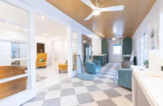 Pink Palms at Cable Beach - 4 Bedroom - 1 Minute to Beach